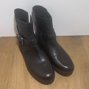 ZODIAC WOMENS MILLER LEATHER BOOTIE IN COLOR BLACK SYNTHETIC SIZE 11. NEW